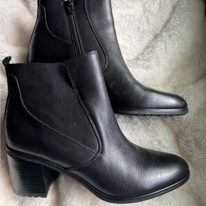 Naturalizer Black Ankle Booties